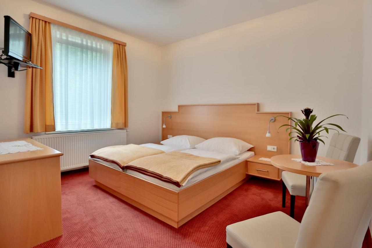 Hotel Reineldis มูเรค ภายนอก รูปภาพ
